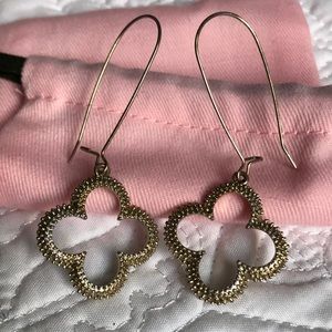 Clover shape dangle earrings